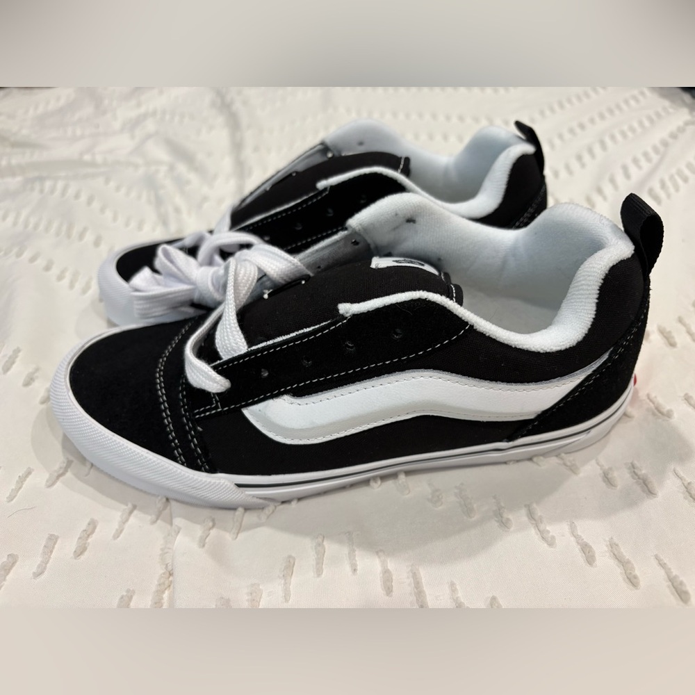 Vans black and white, knu skool vans